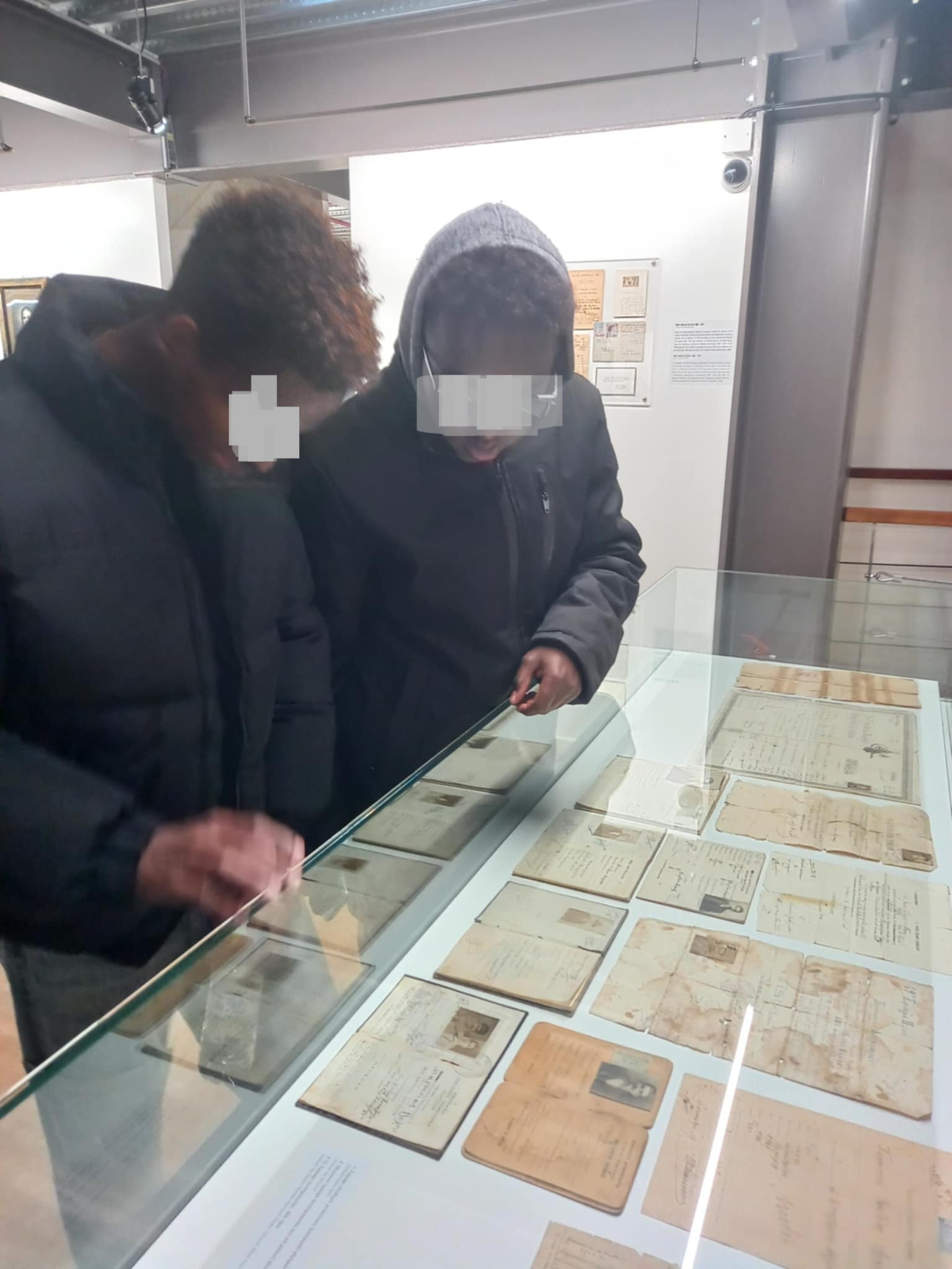 Εικόνα με δύο παιδία