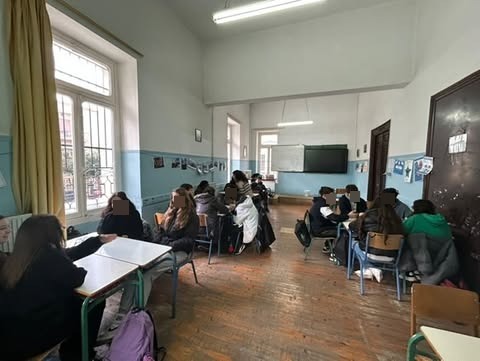 📌 «Τα Τρία Πράγματα»: Μαθητές ευαισθητοποιούνται γύρω από τον εκτοπισμό και τη μετανάστευση σε βιωματική δράση σε τμήμα της Α’ Λυκείου στο 1ο ΕΠΑΛ Βόλου