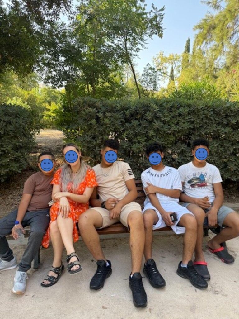 Απογευματινή Απόδραση στο Πεδίον του Άρεως: Μια Ανάσα Δροσιάς και Χαλάρωσης για τους Νέους του Ξενώνα 1 Εικόνα1