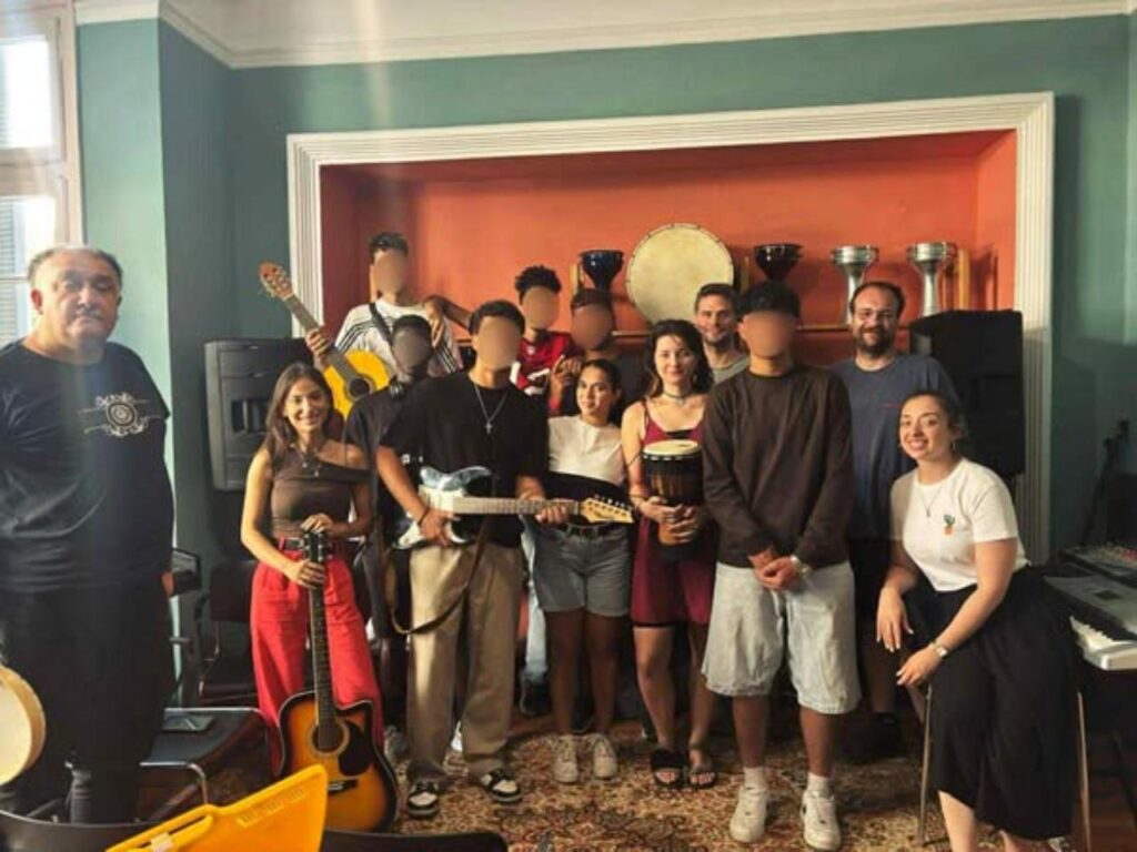 Τα παιδιά των Εποπτευόμενων Διαμερισμάτων Ημιαυτόνομης Διαβίωσης παίζουν μουσική και αυτοσχεδιάζουν! 🎼🎵 1 528093002 122144760194752113 4073685644066152181 n