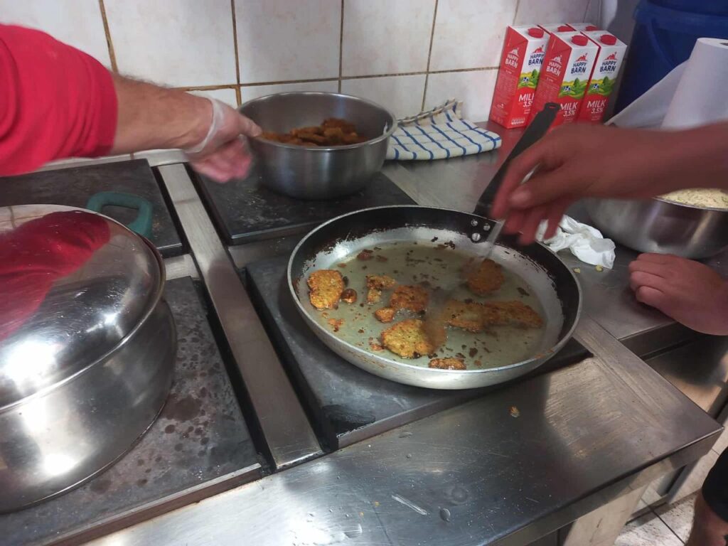 "Cooking Time: Making Falafel" 🤌😋🥙 στο ΚΦΑΑ της ΑΡΣΙΣ στην Μακρινίτσα (Βόλος) 2 7068c86e 8892 487e bc93 c4f712482b55