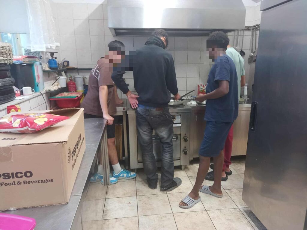 "Cooking Time: Making Falafel" 🤌😋🥙 στο ΚΦΑΑ της ΑΡΣΙΣ στην Μακρινίτσα (Βόλος) 6 86437922 6ee7 4294 876b 97007ab89760 censored