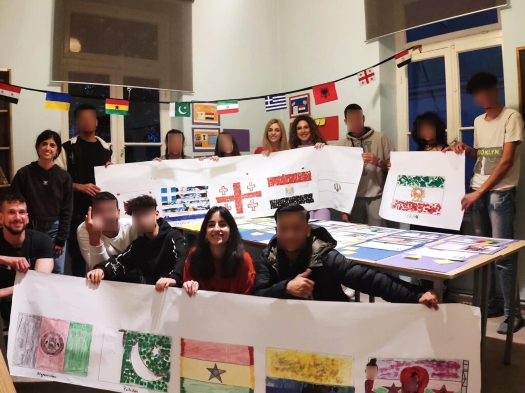 Οι εθελόντριες του προγράμματος European Solidarity Corps, Όλγα Μαντσιοπούλου και Αργυρώ Παπαδοπούλου, οργάνωσαν μια εκδήλωση αφιερωμένη στα παραδοσιακά παιχνίδια από όλο τον κόσμο, στο Κέντρο Υποστήριξης Νέων της ΑΡΣΙΣ στη Θεσσαλονίκη. 8 9