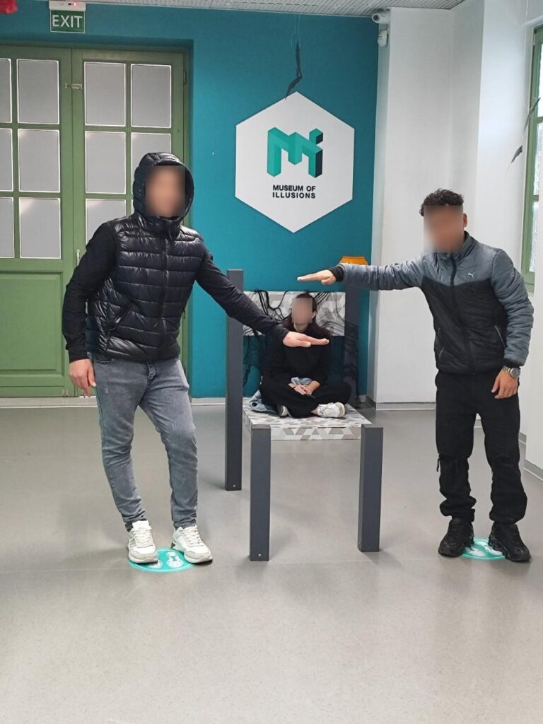 Επίσκεψη στο Μουσείο των Ψευδαισθήσεων από τα παιδιά που φιλοξενούνται στο ΚΦΑΑ της ΑΡΣΙΣ στην Αθήνα 3 Μουσείο των Ψευδαισθήσεων 3