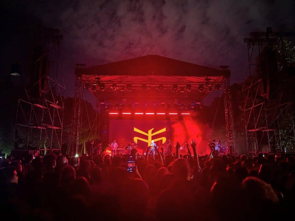 Οι νεαροί φιλοξενούμενοι της Μονάδας των ΕΔΗΔ στη Θεσσαλονίκη είχαν την ευκαιρία να παρακολουθήσουν τη συναυλία του Παύλου Παυλίδη στο «Θέατρο Γης» 2 263E961D 7A1F 4AD4 B358 D4F9FF507DE7