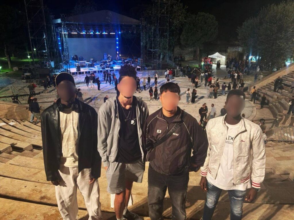 Οι νεαροί φιλοξενούμενοι της Μονάδας των ΕΔΗΔ στη Θεσσαλονίκη είχαν την ευκαιρία να παρακολουθήσουν τη συναυλία του Παύλου Παυλίδη στο «Θέατρο Γης» 1 81CB3243 A232 4B0A B2E6 CEA76787BDEB