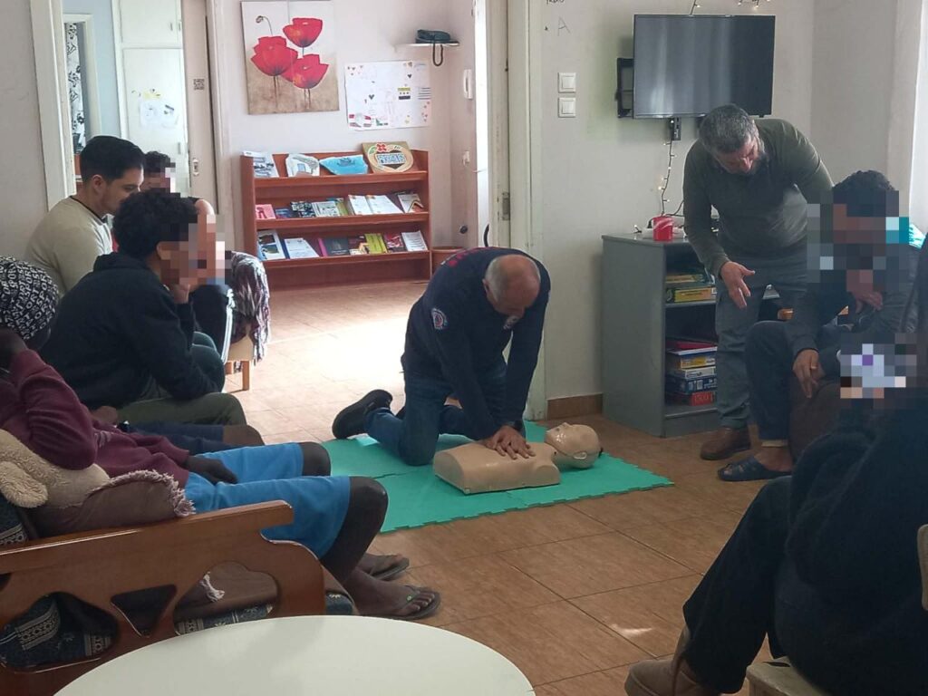 Σεμινάριο πρώτων βοηθειών στο ΚΦΑΑ της ΑΡΣΙΣ στην Μακρινίτσα 1 03a4f997 614b 4d5e a1e6 9c701deb5511 censored