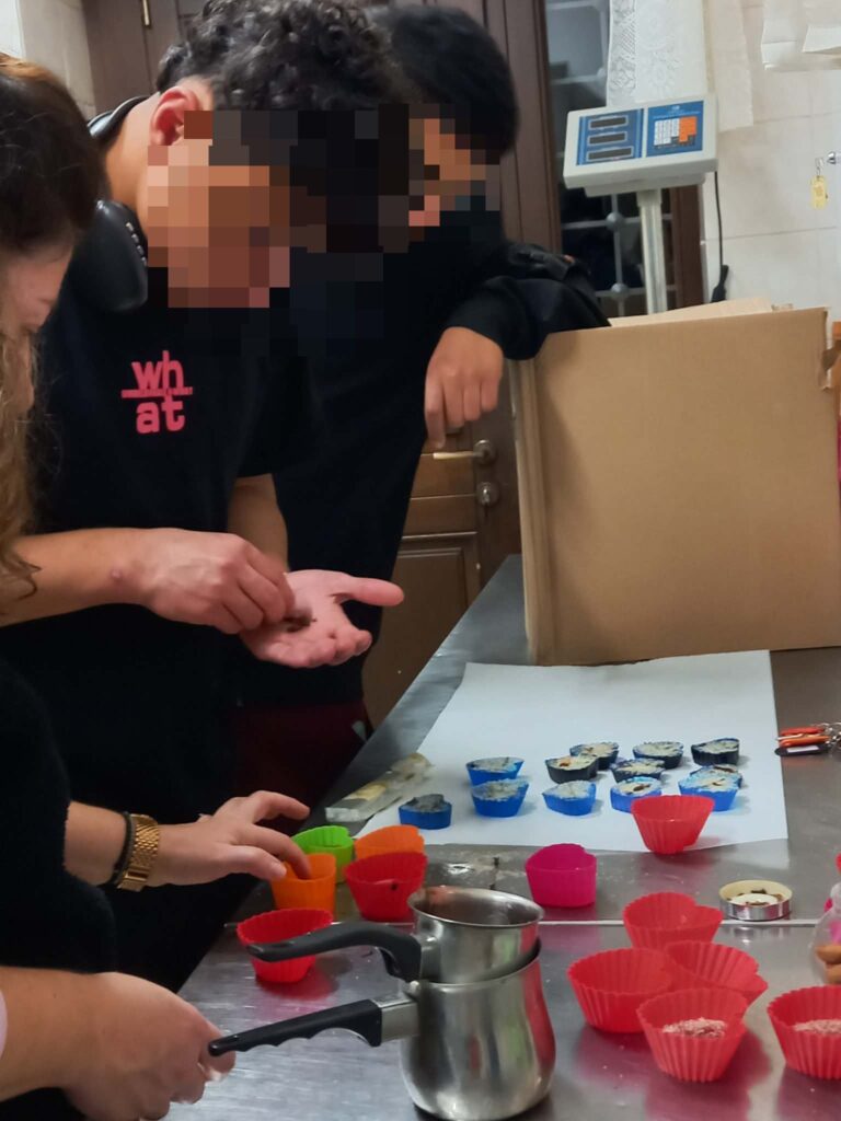 Δημιουργικά σαπουνάκια με άρωμα αγάπης στο ΚΦΑΑ της ΑΡΣΙΣ στην Μακρινίτσα 1 4fe485d3 1daf 4939 958a 5891fec10d3c censored 2