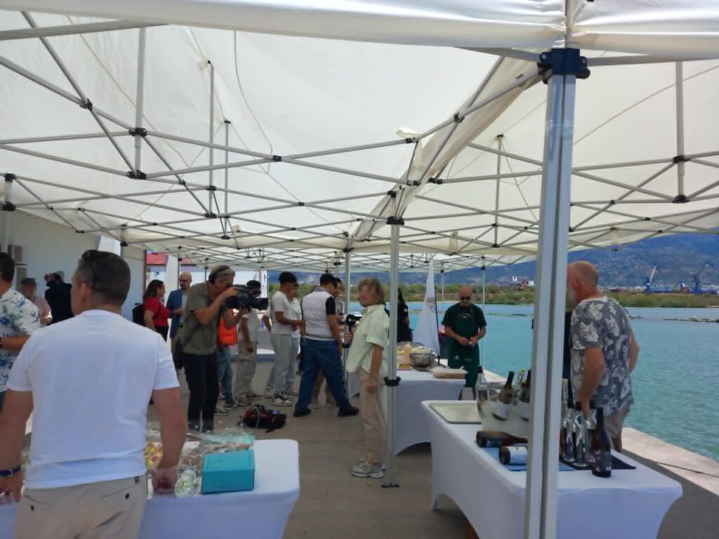 Eπίσκεψη στην Ιχθυόσκαλα Βόλου από το ΚΦΑΑ ΑΡΣΙΣ Μακρινίτσας 7 318cef9f 14c7 41dc aadb 2875515b4af2