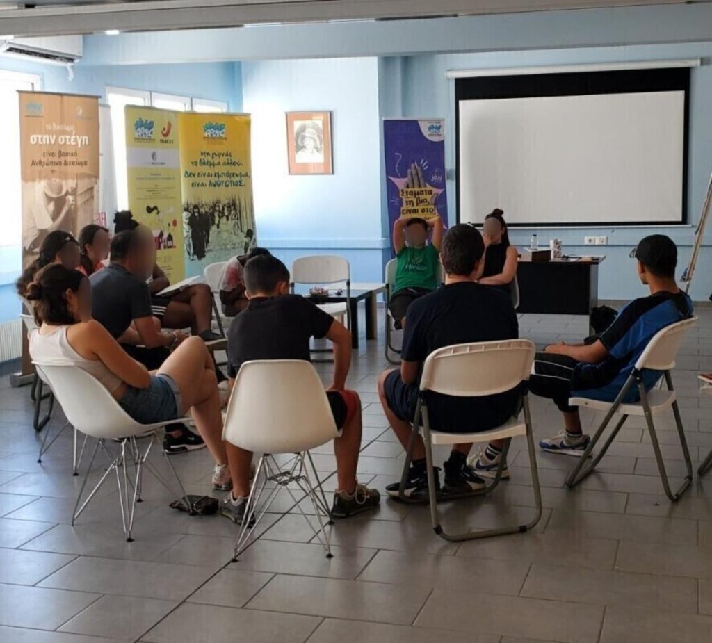 Το εργαστήριο Youth Voice αποτελεί μια από τις σταθερές δράσεις του Συμβουλευτικού Σταθμού Παιδιών και Εφήβων και μια πρωτοβουλία διαλόγου που δίνει ουσιαστικό χώρο στη φωνή των παιδιών και των εφήβων. 1 1 9
