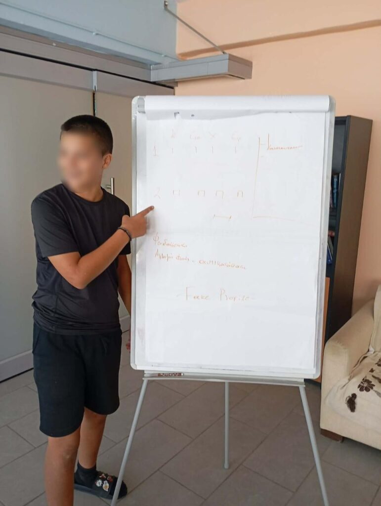 Το εργαστήριο Youth Voice αποτελεί μια από τις σταθερές δράσεις του Συμβουλευτικού Σταθμού Παιδιών και Εφήβων και μια πρωτοβουλία διαλόγου που δίνει ουσιαστικό χώρο στη φωνή των παιδιών και των εφήβων. 3 3 8