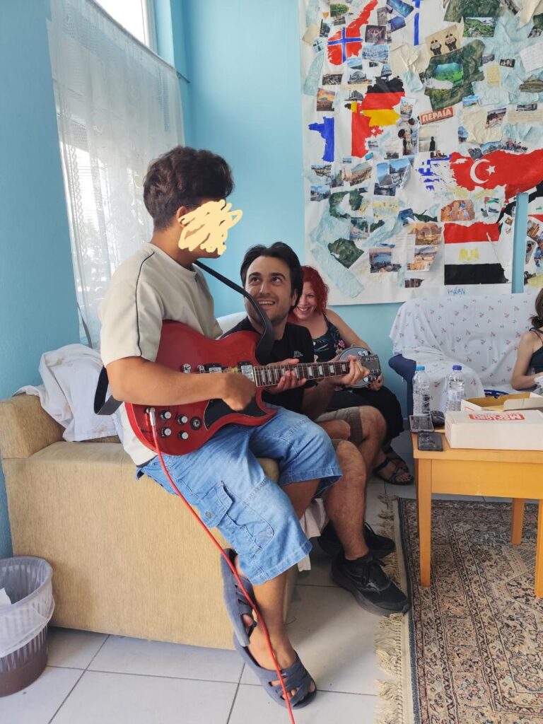 Το ΚΦΑΑ Περαίας παίζει μουσική 1 749343236 1016780501093078 1131052819119728851 n