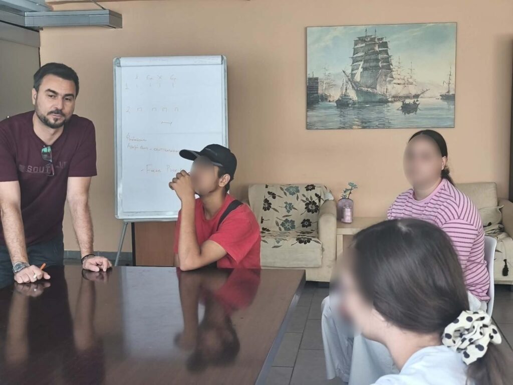 Το εργαστήριο Youth Voice αποτελεί μια από τις σταθερές δράσεις του Συμβουλευτικού Σταθμού Παιδιών και Εφήβων και μια πρωτοβουλία διαλόγου που δίνει ουσιαστικό χώρο στη φωνή των παιδιών και των εφήβων. 8 9 5